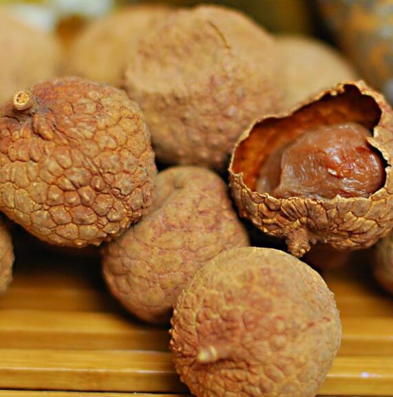 荔枝圖片，荔枝干圖片，荔枝吃多了會(huì)上火嗎