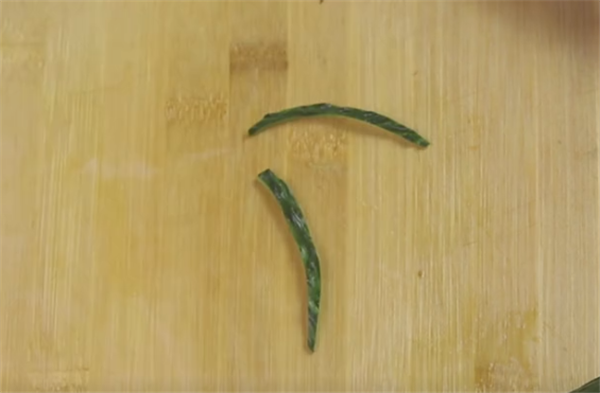 蝴蝶水果拼盤制作視頻 創(chuàng)意水果拼盤制成的動物